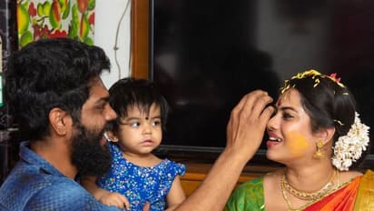 ஆடம்பரம்.. அலப்பறை இன்றி... சீரியல் நடிகை அனுவுக்கு சிம்பிளாக வளைகாப்பு நடத்திய கணவர் - வைரலாகும் போட்டோஸ்