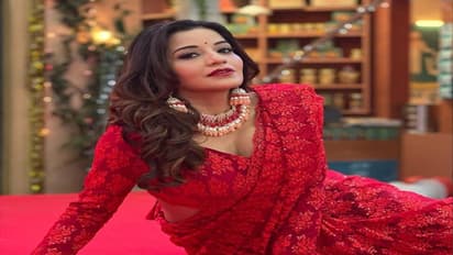 Photos:रेड कलर की साड़ी में मोनालिसा ने गिराई हुस्न की बिजलियां, XXX स्टार आभा पॉल की बिकिनी लुक भी हुआ फेल