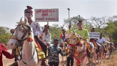 കല്ല്യാണം കഴിക്കാൻ പെണ്ണില്ല, കണ്ടെത്തി തരണം, ആവശ്യവുമായി കളക്ട്രേറ്റിലേക്ക് യുവാക്കളുടെ മാർച്ച്