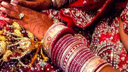 ഒമ്പതാം ക്ലാസുകാരിക്ക് വിവാഹമുറപ്പിച്ചു; കൂട്ടുകാർ വിട്ടില്ല, 'കൂട്ടമായിച്ചെന്ന് കുത്തിയിരിപ്പ്', മുടക്കി