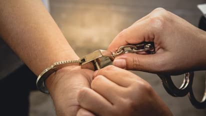 65 കിലോ ചന്ദനം വാങ്ങി, 25 കിലോയുടെ ക്വാളിറ്റിയെ ചൊല്ലി തര്‍ക്കം ഒടുവില്‍ വനംവകുപ്പിന്‍റെ പിടിയിലും 