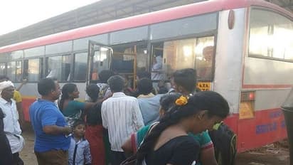 ಖಾನಾಪುರ: ಕೆಲವೇ ತಿಂಗಳಲ್ಲಿ ಹಾಳಾದ ತಂಗುದಾಣ..!