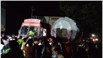 മിഷൻ വിജയം; വലിയ യന്ത്രഭാഗങ്ങളുമായി ട്രെയിലറുകൾ താമരശ്ശേരി ചുരം കയറി