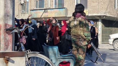 എന്തുകൊണ്ട് പെൺകുട്ടികളെ സർവകലാശാലകളിൽ വിലക്കി; വിശദീകരണവും ന്യായീകരണവുമായി താലിബാൻ