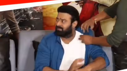 #Prabhas:ప్చ్ ...ప్రభాస్ తో సినిమా ఫేక్ న్యూసే,తేల్చేసిన నిర్మాత