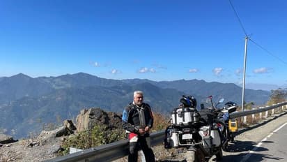 ட்ரோல்களை எப்படி எதிர்கொள்கிறீர்கள்?... விஜய் பாணியில் குட்டி ஸ்டோரியுடன் அஜித் கொடுத்த ‘நச்’ விளக்கம்