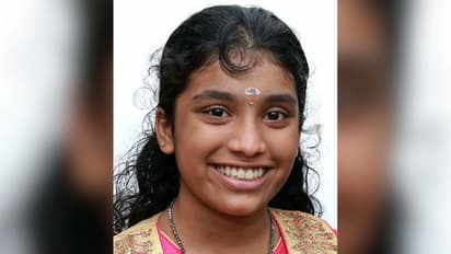 അച്ഛനൊപ്പം സ്കൂട്ടറിൽ സഞ്ചരിച്ച പെൺകുട്ടി ലോറി ഇടിച്ച് മരിച്ചു