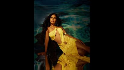 బాబోయ్.. మాళవికా మోహనన్ ఘాటు అందాలకు మైండ్ బ్లాకే.. గ్లామర్ షోలో రెచ్చిపోయిన మలయాళీ భామ!