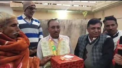 തെരഞ്ഞെടുപ്പിൽ തോറ്റയാൾക്ക് നാട്ടുകാർ ശേഖരിച്ച് നൽകിയത് 31 ലക്ഷം രൂപ! കാരണം...