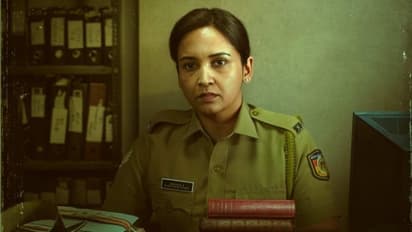 പൊലീസ് യൂണിഫോമില്‍ ലെന; 'വനിത' ഫസ്റ്റ് ലുക്ക്