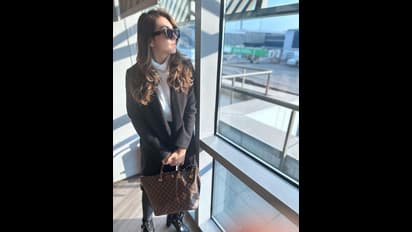 హన్సిక మోత్వానీ స్టైలిష్ లుక్.. స్టన్నింగ్  స్టిల్స్ తో రచ్చ.. పెళ్లి తర్వాత స్పీడ్ పెంచుతోందే?