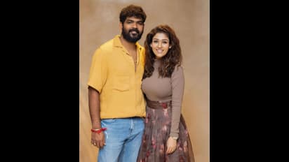 இரட்டை குழந்தைகளுக்கு கிறிஸ்துமஸ் தாத்தா வேடமிட்டு... கியூட்டாக கிறிஸ்துமஸை கொண்டாடிய விக்கி - நயன் ஜோடி