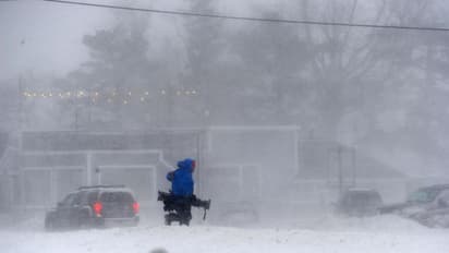 तस्वीरों में देखें कैसे बम चक्रवात से कांपा अमेरिका,-45 डिग्री सेल्सियस तक गिरा तापमान, न्यूयॉर्क में इमरजेंसी