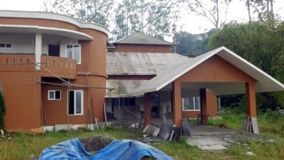 നിര്മ്മാണം പൂര്ത്തിയായി വര്ഷങ്ങള് കഴിഞ്ഞു, അടിസ്ഥാന സൗകര്യങ്ങൾ ഇല്ലാതെ മൂന്നാറിലെ സർക്കാർ അതിഥി മന്ദിരം