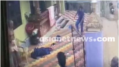 തിരുവല്ലത്ത് വീട്ടുമുറ്റത്തിട്ട് ഭാര്യയെ ഭര്ത്താവ് കൊല്ലുന്നതിന്റെ സിസിടിവി ദൃശ്യങ്ങള് പുറത്ത്