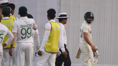 'അക്‌സറിനെ നേരത്തെ ഇറക്കിയത് കൊലിക്ക് നല്ല സന്ദേശമല്ല നല്‍കുന്നത്': വിമര്‍ശനവുമായി ഗവാസ്‌കര്‍