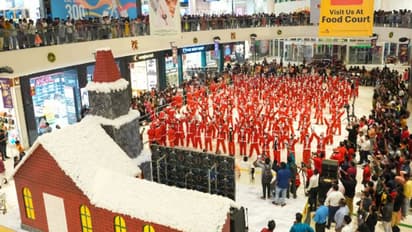 ലുലു മാളിൽ അണിനിരന്ന് 165 ക്രിസ്തുമസ് പാപ്പമാർ, ഇന്ത്യ, ഏഷ്യ ബുക്ക് ഓഫ് റെക്കോര്ഡ്സിൽ ഇടംപിടിച്ച് സംഘനൃത്തം