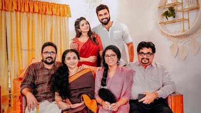 റോബിന്റെയും ആരതി പൊടിയുടെയും കുടുംബങ്ങൾ ഒന്നിച്ച്, കാത്തിരുന്ന ചിത്രമെന്ന് ആരാധകർ