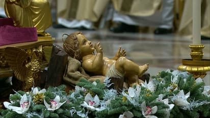 തിരുപ്പിറവിയുടെ ഓർമ്മയിൽ ഇന്ന് ക്രിസ്മസ്; യുക്രൈൻ യുദ്ധം ക്രിസ്മസ് സന്ദേശത്തിൽ പരാമർശിച്ച് മാർപാപ്പ