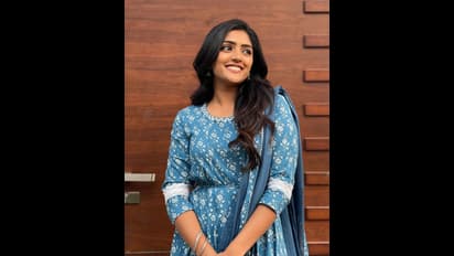 బ్లూ టాప్‌లో హోమ్లీ బ్యూటీలా మెరిసిపోతున్న ఈషా రెబ్బా.. ట్రెడిషనల్‌ లుక్‌లోనూ ఇంత క్యూట్‌గానా.. 