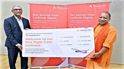 लखनऊ: सीएम योगी ने की अकासा एयरलाइंस की शुरूआत, बेंगलुरु-लखनऊ-मुंबई रूट में भरेगा उड़ान