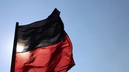 உதயநிதிக்காக நடப்பட்ட கொடிக்கம்பத்தில் மின்சாரம் தாக்கி தொண்டர் பலி