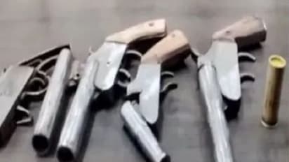 ಯುದ್ಧಕ್ಕೆ ಸಿದ್ಧವಾಗುವ ರೀತಿ ಉಗ್ರರು ಇಟ್ಟಿದ್ದ ಶಸ್ತ್ರಾಸ್ತ್ರ ವಶ: ಪಾಕ್‌, ಚೀನಾ ನಿರ್ಮಿತ ಮದ್ದು ಗುಂಡು ವಶಕ್ಕೆ