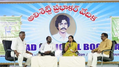 ఫాసిస్టు పాలనకు వ్యతిరేకంగా గళం విప్పాలి : తెలంగాణ కవులకు ఎమ్మెల్సీ కవిత పిలుపు