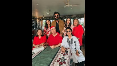 అలియాని ముద్దుల్లో ముంచుతున్న రణబీర్.. ఇంతకంటే రొమాంటిక్ ఏదీ ఉండదు అంటూ కామెంట్స్ 