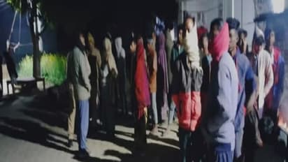 சொத்து பிரச்சினை: தங்கை, மைத்துனர் மீது மிளகாய் பொடி தூவி வெட்டி கொலை