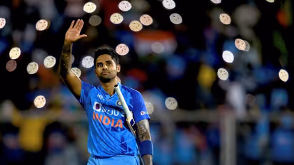 രോഹിത്തും കോലിയും അറിയുന്നുണ്ടോ; സ്വപ്ന റെക്കോര്ഡ് 'സ്കൈ' തകര്ക്കാനായി, അതും പാതിപോലും മത്സരം കളിക്കാതെ