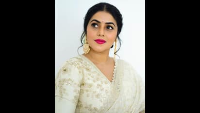 పాల రంగు చీరలో పూర్ణ పరువాల విందు... పెళ్లి తర్వాత ఆ మార్పు క్లియర్ గా కనిపిస్తుందట!