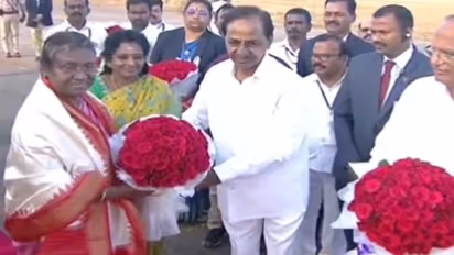 శీతకాల విడిదికి తెలంగాణకు రాష్ట్రపతి ద్రౌపది ముర్ము.. స్వాగతం పలికిన సీఎం కేసీఆర్..
