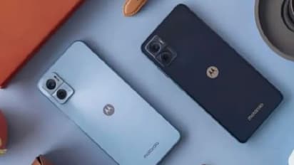 4జి, 5జి నెట్వర్క్ సపోర్ట్తో మోటోరోల బడ్జెట్ ఫోన్.. లాంచ్కు ముందే ఫీచర్స్ లీక్..