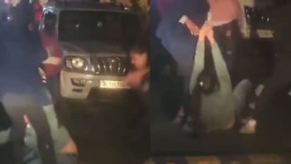 ಹೆಂಗೆಳೆಯರು ಹೆಮ್ಮಾರಿಗಳಾದರ: ಗರ್ಲ್ಸ್‌ ಗ್ಯಾಂಗ್‌ನಿಂದ ಯುವತಿ ಮೇಲೆ ನಡುರಸ್ತೆಯಲ್ಲೇ ಹಲ್ಲೆ