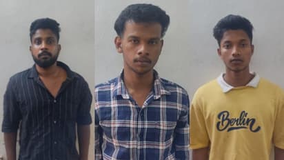 ആദിവാസി യുവാവിനെ മർദ്ദിച്ച് അവശനാക്കി, മരിച്ചെന്ന് കരുതി റോഡിൽ ഉപേക്ഷിച്ചു, മൂന്നുപേർ പിടിയിൽ