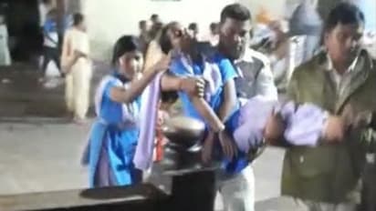 श्री जगन्नाथ पुरी मंदिर में अफरा-तफरी में 6  छात्राएं घायल,कोलकाता में सेल्फी ले रही लड़की की ड्रेस में आग लगी