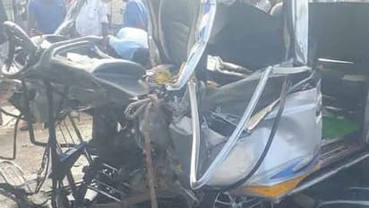 பயங்கர விபத்து.. ஒரே குடும்பத்தைச் சேர்ந்த மூன்று பேர் உட்பட 4 பேர் ரத்த வெள்ளத்தில் உடல்நசுங்கி பலி..!