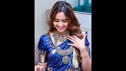 బొద్దుగా మారి చీరకట్టులో ఊరిస్తున్న రంగస్థలం బ్యూటీ.. పూజిత ఫోజులకు కుర్రాళ్లు క్లీన్ బౌల్డ్ 