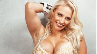 कौन है यह महिला बॉक्सर, जिसने एक सवाल पर उतारकर फेंक दी अपनी टी-शर्ट-PHOTOS