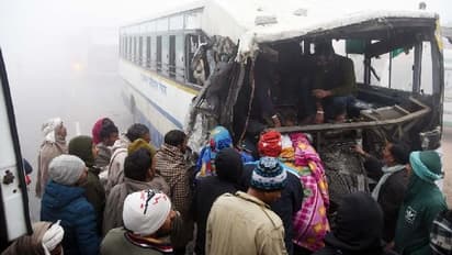 राजस्थान में कोहरा बना काल: सामने चल रहीं गाड़ियां भी नहीं दिख रहीं, मौत तक हो गई...देखिए उस मंजर का वीडियो