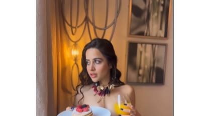 ಅಯ್ಯೋ..! ಸರಿಯಾಗಿ ಬಟ್ಟೆ ಹಾಕಳಮ್ಮ; ಅರೆಬೆತ್ತಲಾದ ಉರ್ಫಿಗೆ ನೆಟ್ಟಿಗರ ಕ್ಲಾಸ್ 