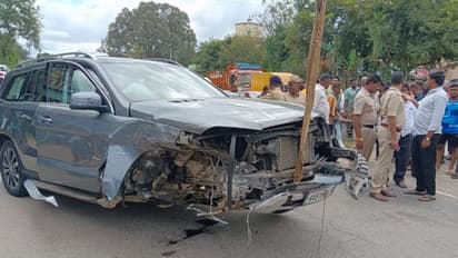 రోడ్డు ప్రమాదానికి గురైన ప్రధాని మోడీ సోదరుడు ప్రహ్లాద్ మోడీ.. హాస్పిటల్ కు తరలింపు.. 