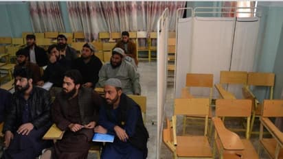 പെണ്കുട്ടികള് ഇല്ലാത്ത ക്ലാസില് തങ്ങളുമില്ല, അഫ്ഗാനില് ആണ്കുട്ടികളുടെ ക്ലാസ് ബഹിഷ്കരണം!