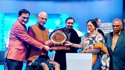 व्यंग्यकार पंकज प्रसून को पहला राजू श्रीवास्तव सम्मान-2022, आयुष्मान के कंसर्ट को भी लोगों ने खूब सराहा