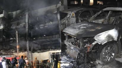 ബന്ധുവിന്‍റെ പ്രണയിതാവിന്‍റെ കാര്‍ കത്തിക്കാനുള്ള യുവാവിന്‍റെ ശ്രമം; കത്തിയമര്‍ന്നത്  22 കാറുകള്‍