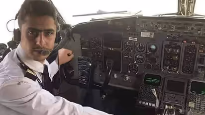 മകൻ പറത്തുന്ന വിമാനത്തിൽ മക്കയിലേക്ക് പറന്ന് അമ്മ, കുഞ്ഞുനാളിലെ സ്വപ്നം പൂർത്തീകരിച്ചുവെന്ന് പൈലറ്റ്