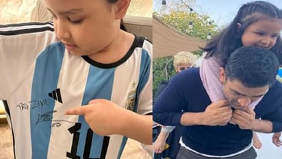 ಫುಟ್ಬಾಲ್ ದಂತಕಥೆ ಲಿಯೋನೆಲ್ ಮೆಸ್ಸಿ ಆಟೋಗ್ರಾಫ್‌ ಜೆರ್ಸಿ ಧರಿಸಿ ಪೋಸ್ ಕೊಟ್ಟ ಝಿವಾ ಧೋನಿ..!