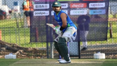 இது என்ன பாகிஸ்தானுக்கு வந்த சோதனை: தெளிவா சொல்லுங்க யார் தான் கேப்டன்!