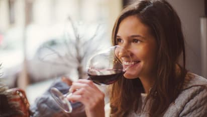 क्या रेड वाइन पीने से होती है लंबी उम्र और दिल रहता है स्वस्थ्य, यहां जानें पूरा सच